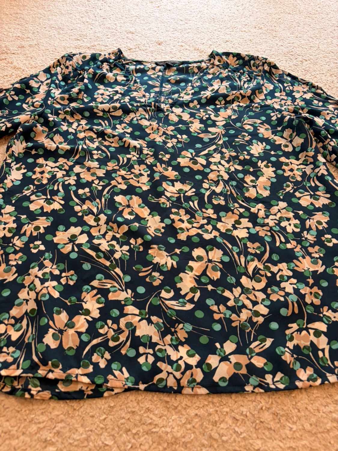Blouse Banana Republic Col V Marine à Motif - Nature & Élégance