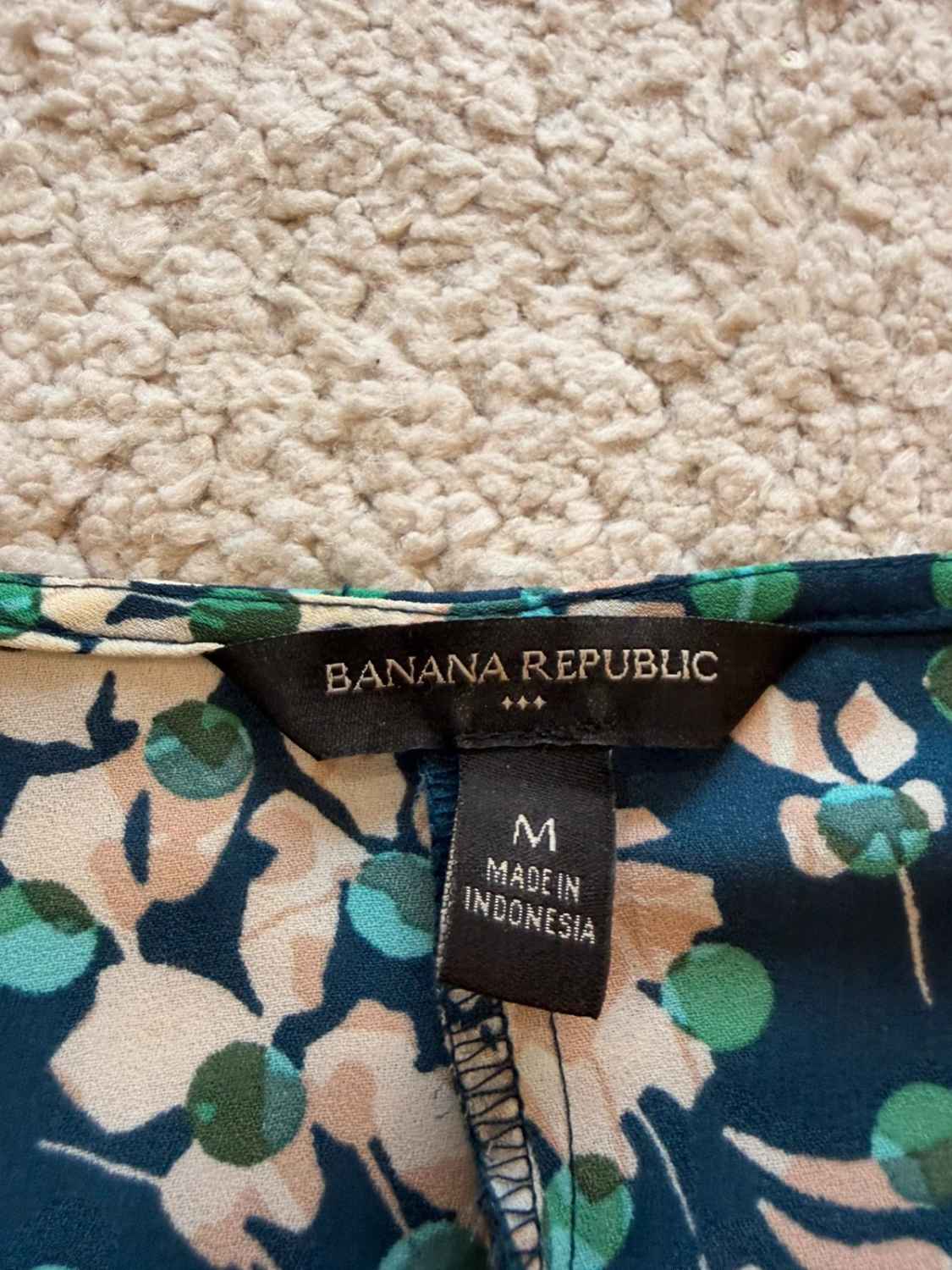 Blouse Banana Republic Col V Marine à Motif - Nature & Élégance
