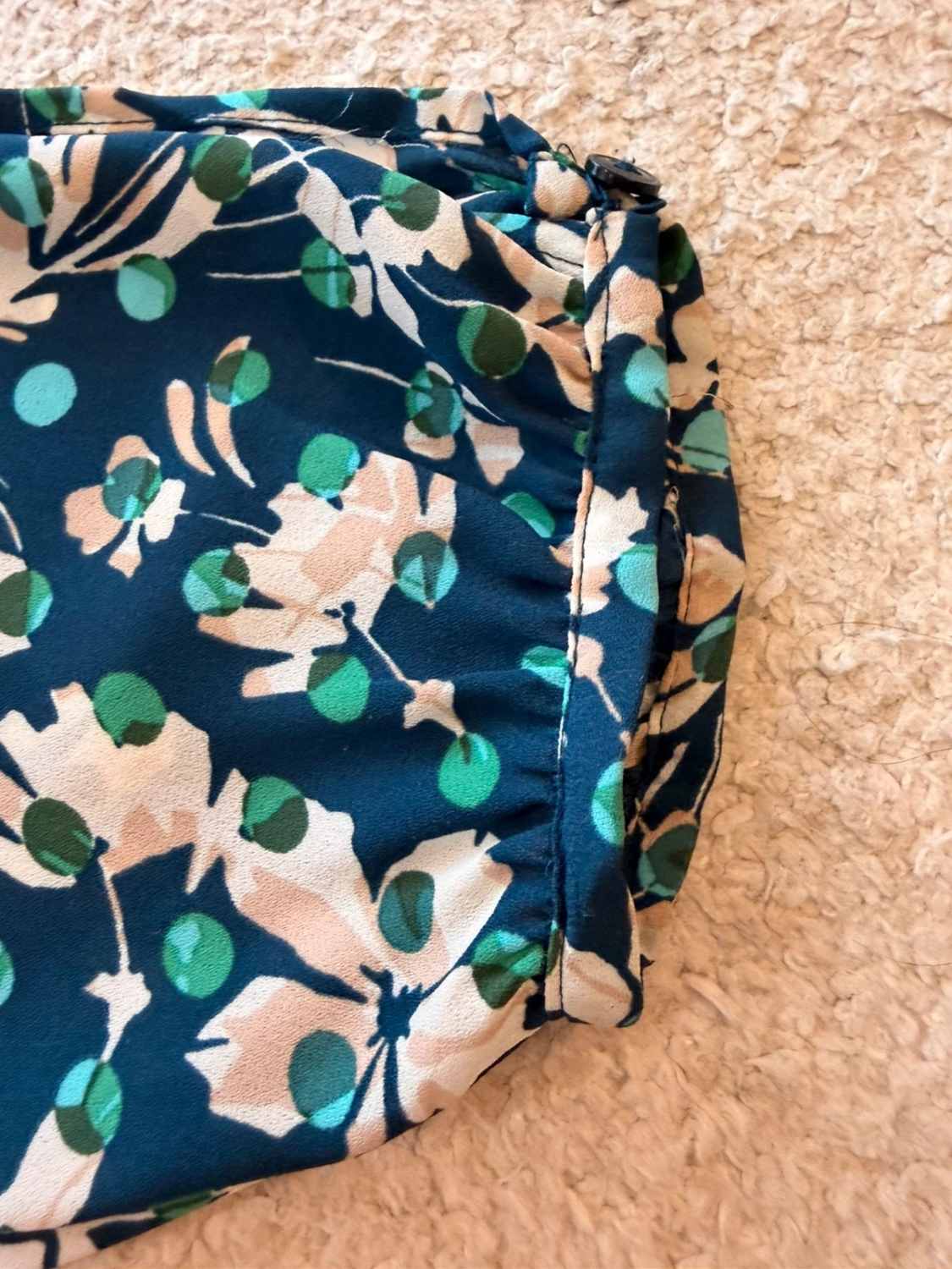 Blouse Banana Republic Col V Marine à Motif - Nature & Élégance