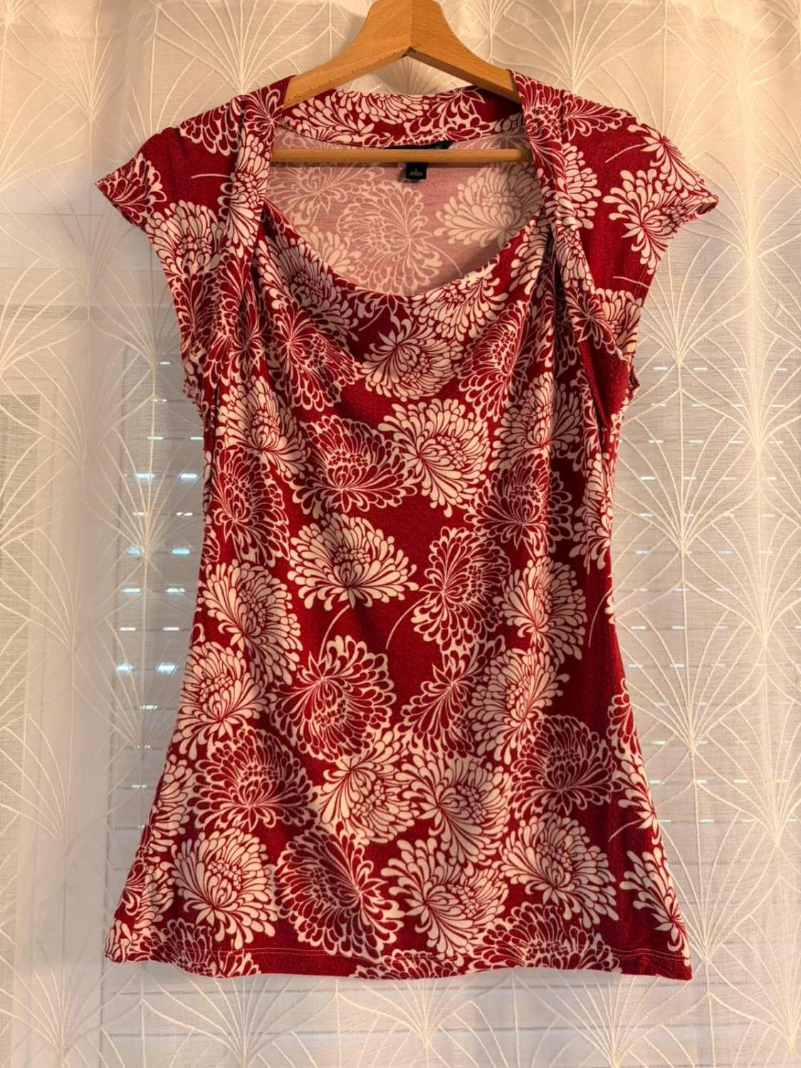 Blouse Banana Republic à Motif Fleurs Bordeaux/Blanc - Romantique & Féminine