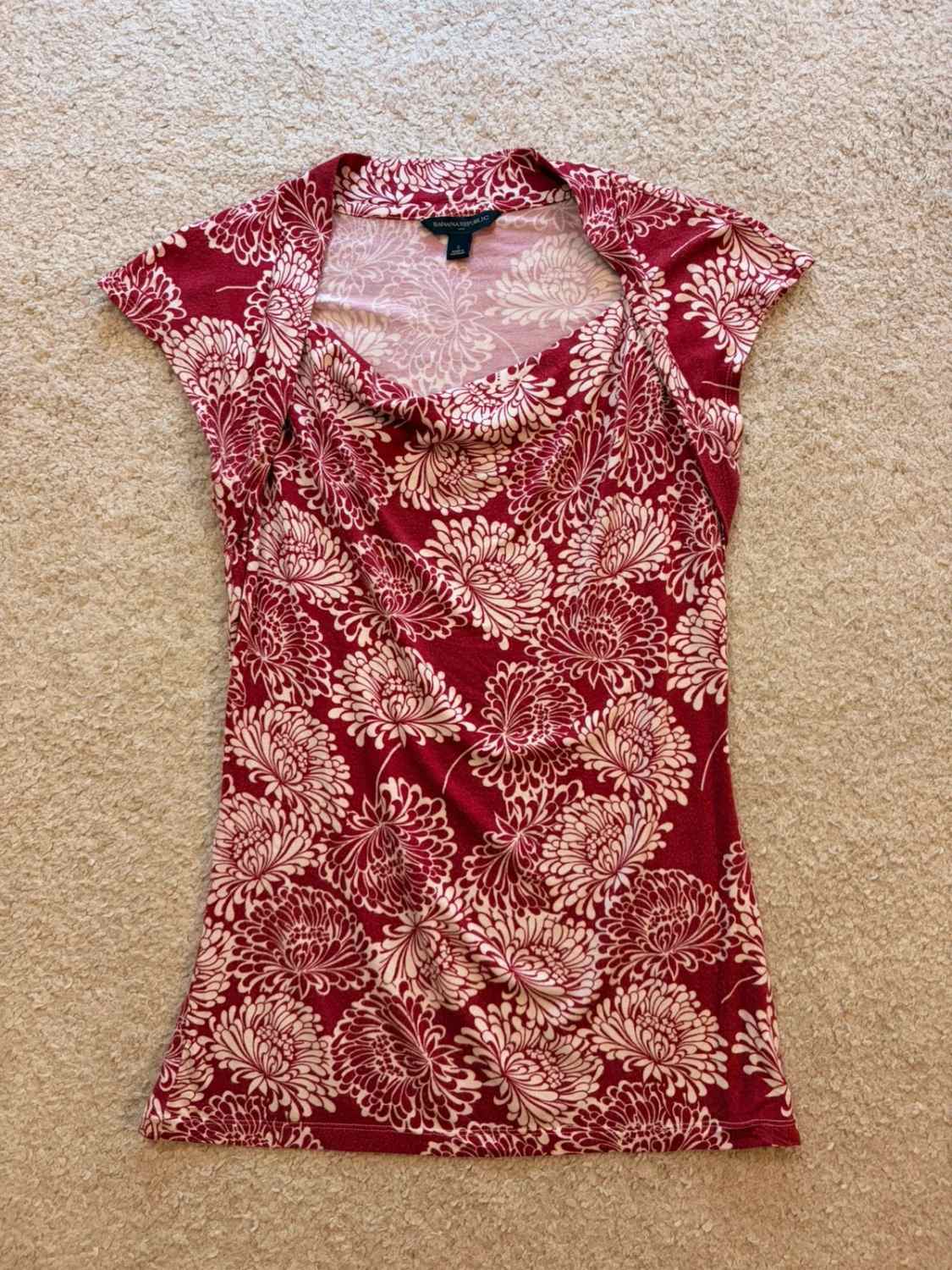 Blouse Banana Republic à Motif Fleurs Bordeaux/Blanc - Romantique & Féminine