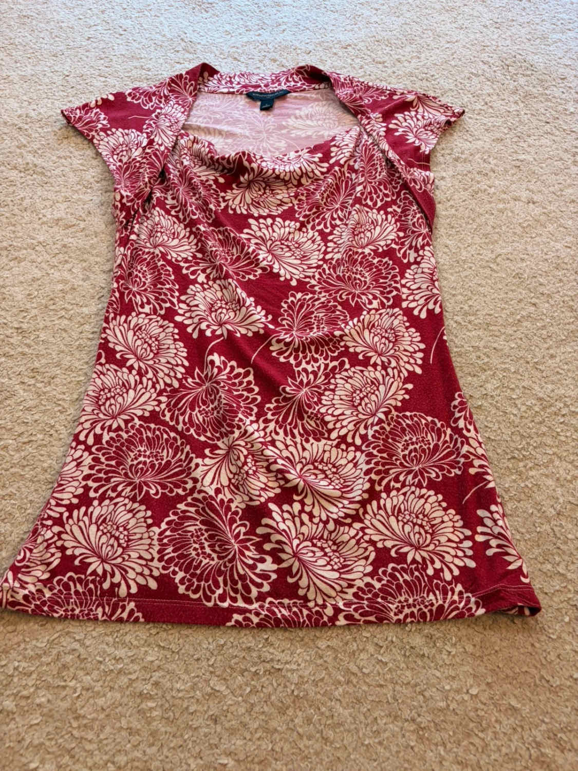 Blouse Banana Republic à Motif Fleurs Bordeaux/Blanc - Romantique & Féminine