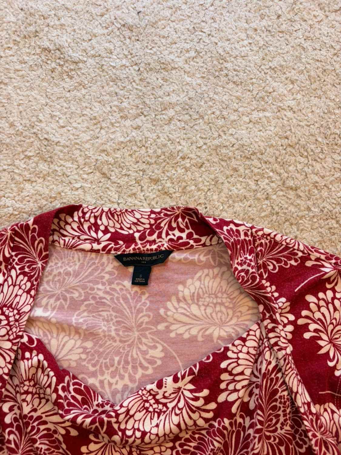 Blouse Banana Republic à Motif Fleurs Bordeaux/Blanc - Romantique & Féminine
