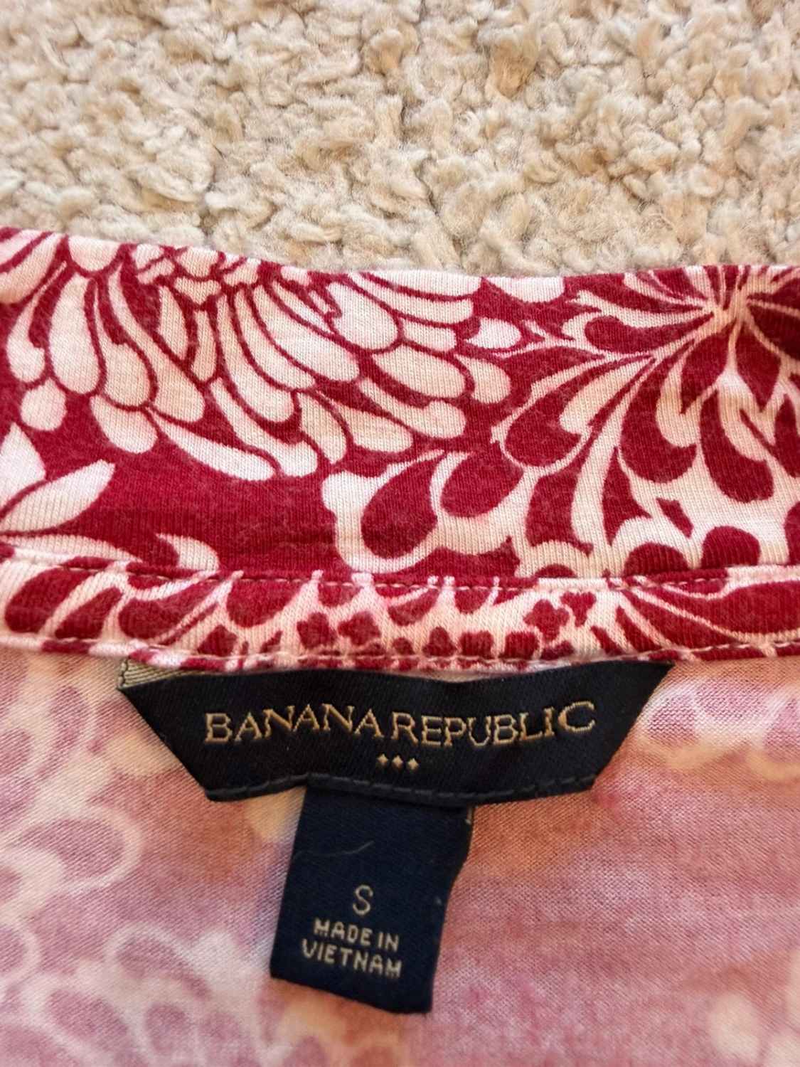 Blouse Banana Republic à Motif Fleurs Bordeaux/Blanc - Romantique & Féminine