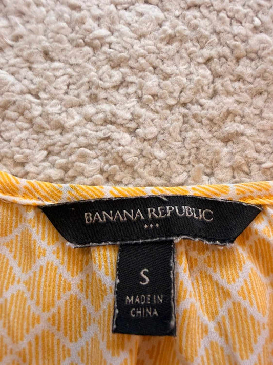 Étiquette Banana Republic sur chemise jaune à motifs, taille S, seconde main