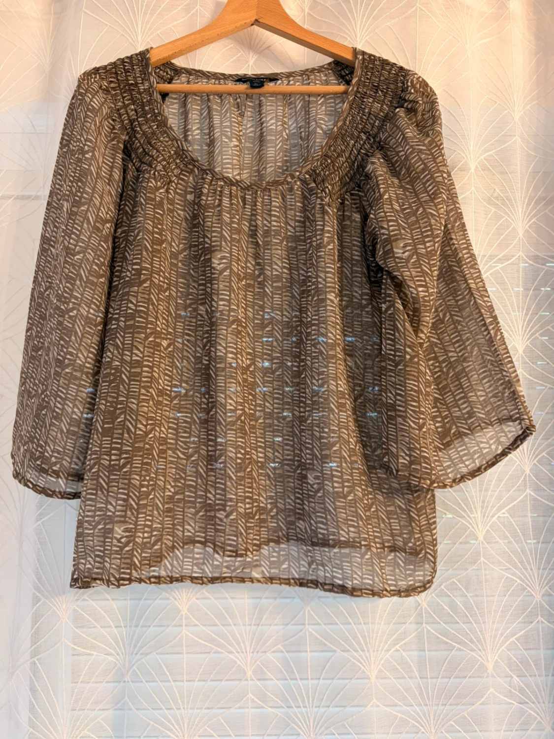 Blouse Banana Republic Transparente Kaki/Blanc - Légèreté & Féminité