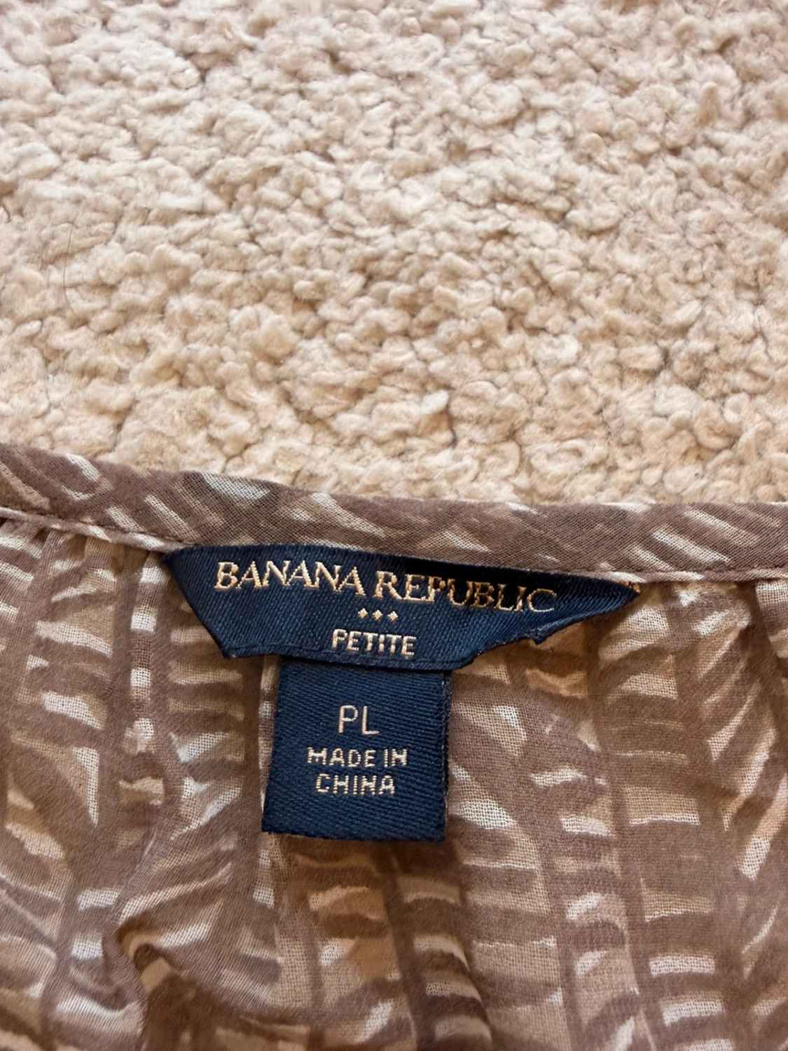 Blouse Banana Republic Transparente Kaki/Blanc - Légèreté & Féminité