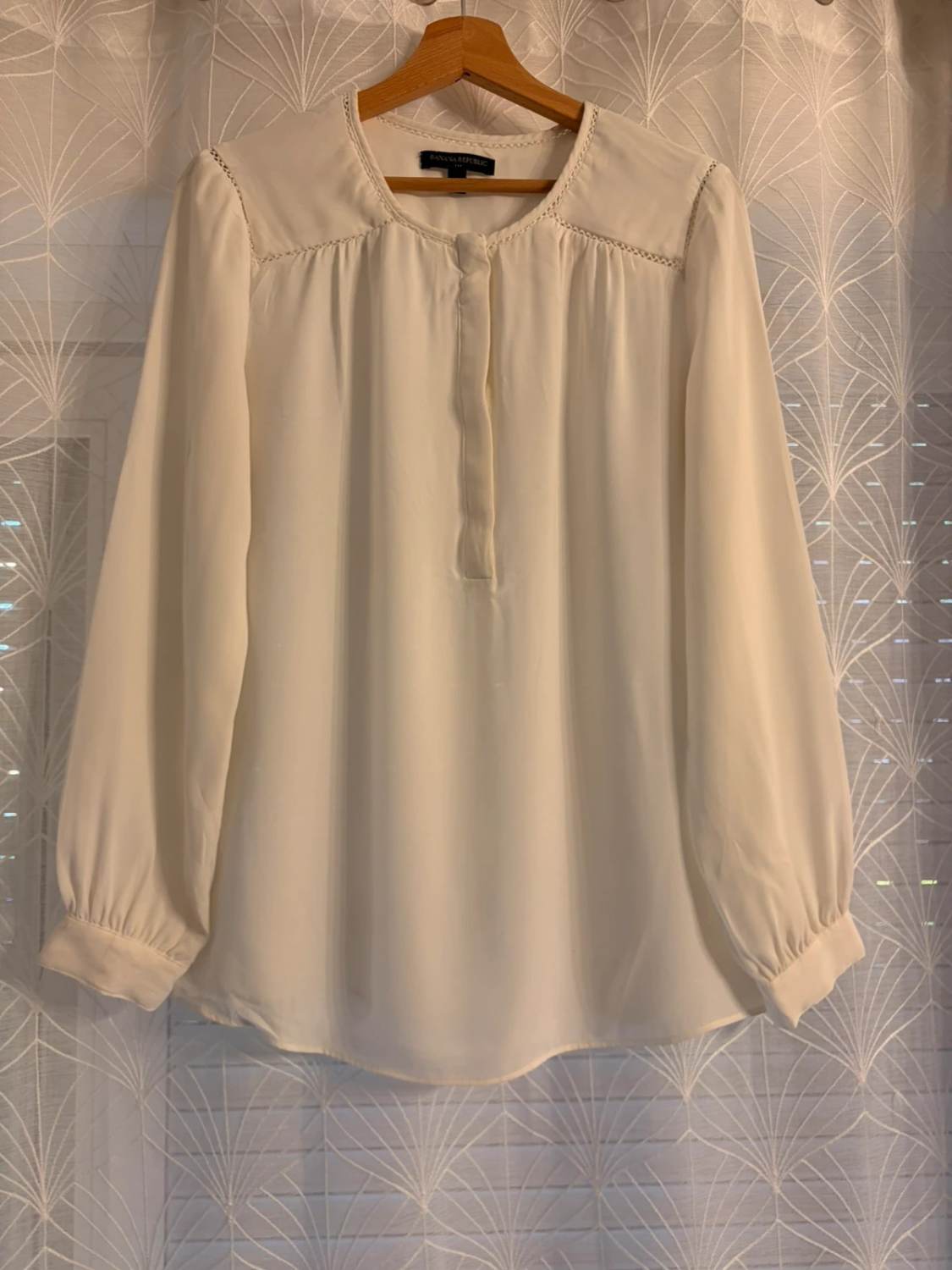 Blouse Banana Republic Blanc - Minimaliste & Polyvalente