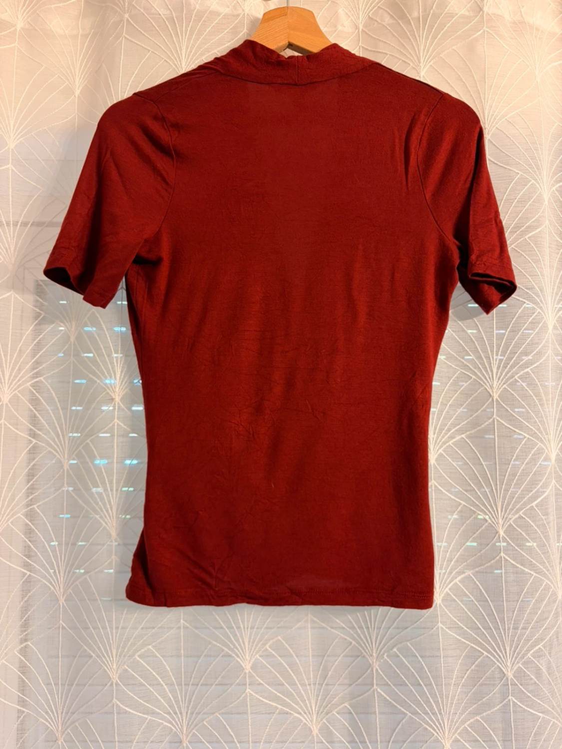 Blouse Banana Republic Col V Manches Courtes Bordeaux - Élégance Discrète