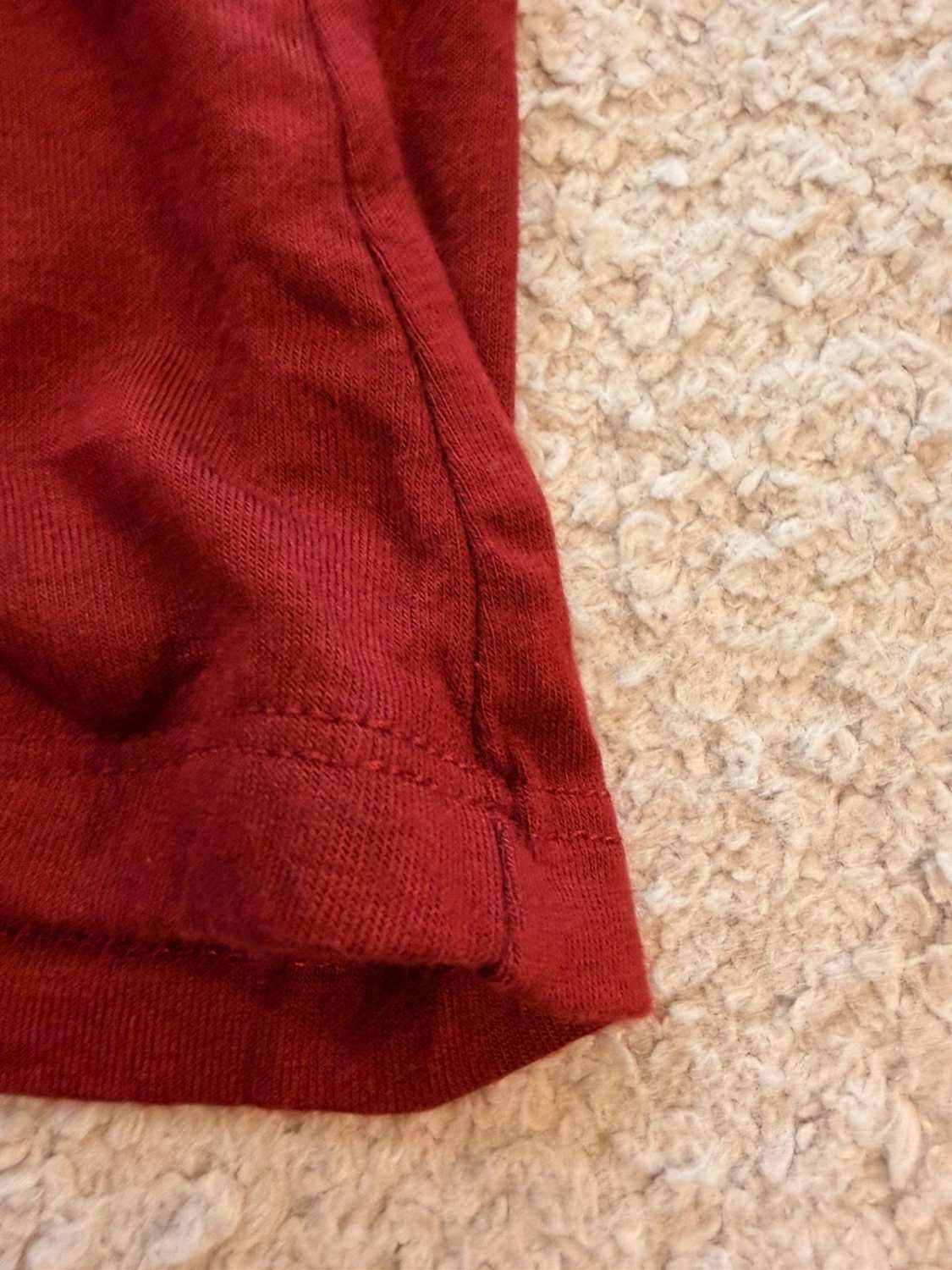 Blouse Banana Republic Col V Manches Courtes Bordeaux - Élégance Discrète