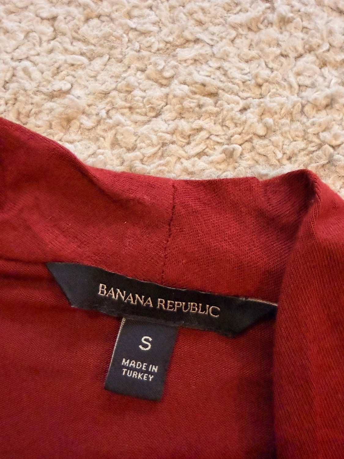 Blouse Banana Republic Col V Manches Courtes Bordeaux - Élégance Discrète