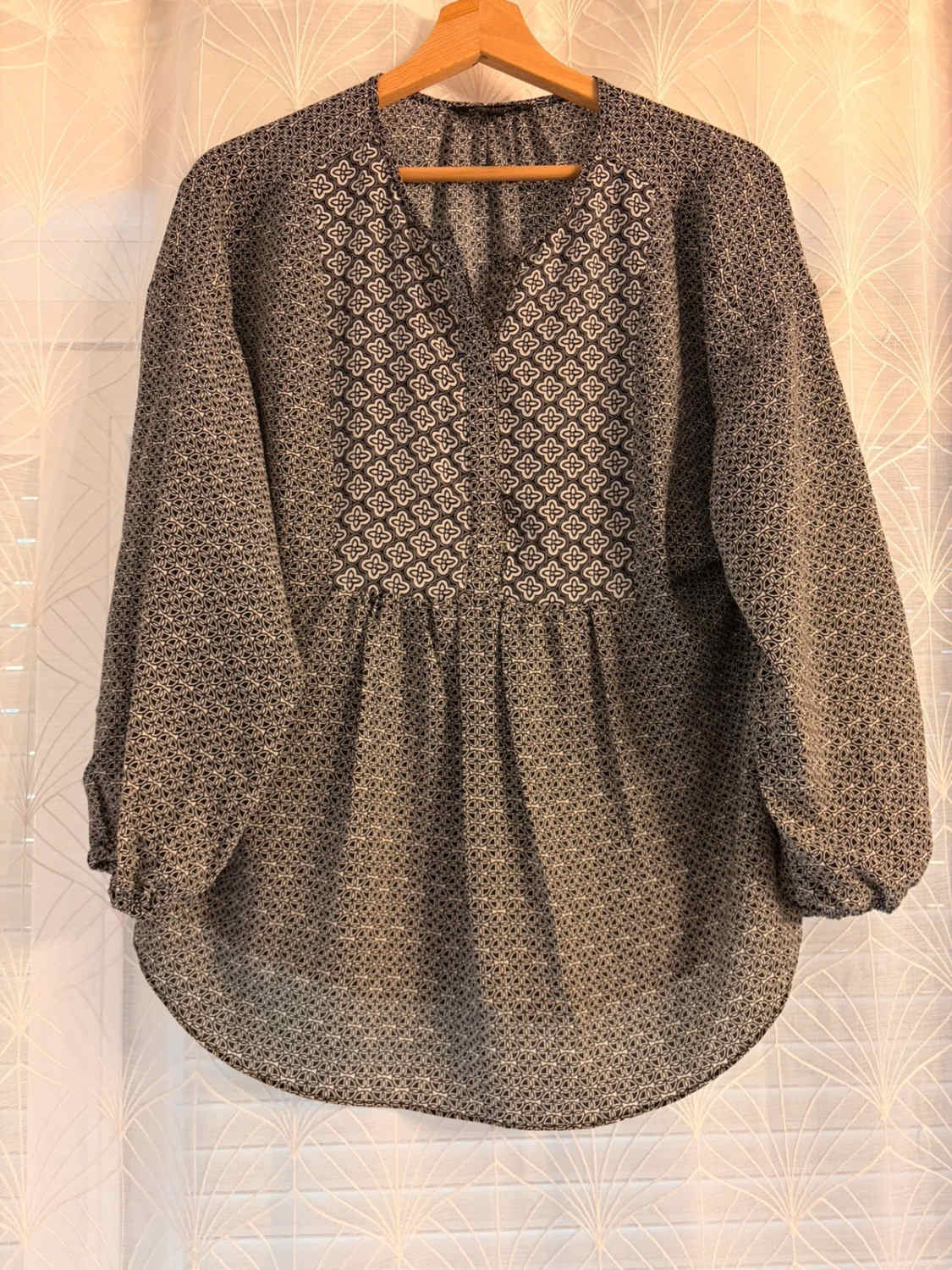 Blouse Banana Republic Noir/Blanc - Minimaliste & Polyvalente