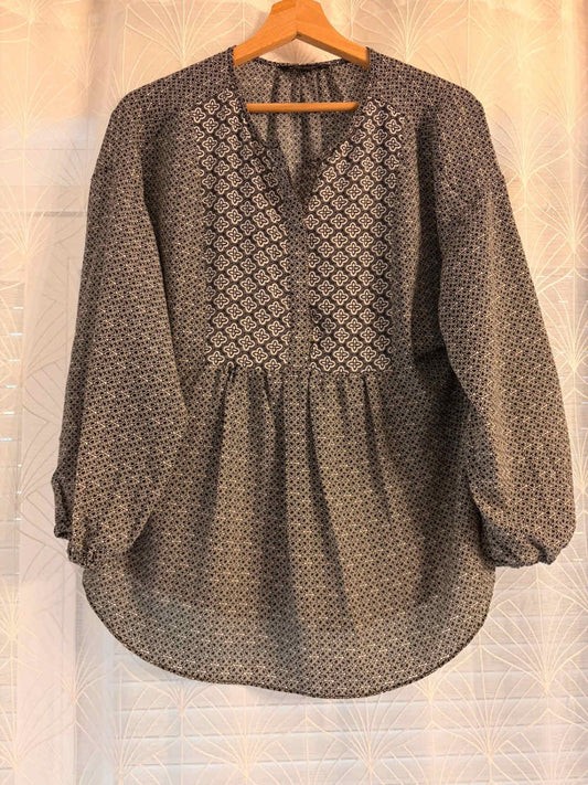 Blusa Banana Republic Preto/Branco - Minimalista & Versátil