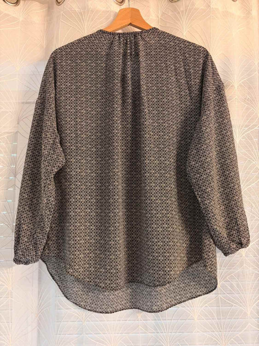 Blouse à motifs géométriques noirs et blancs, manches longues, dos avec plis, vêtement seconde main