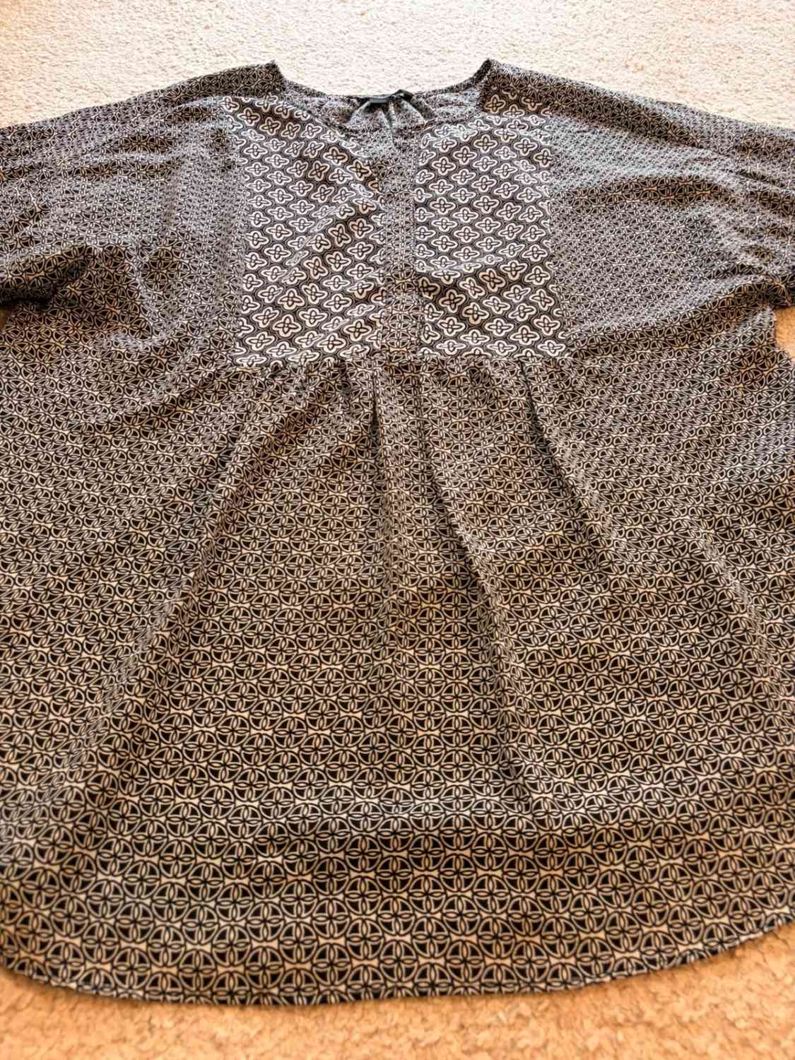 Blouse Banana Republic Noir/Blanc - Minimaliste & Polyvalente