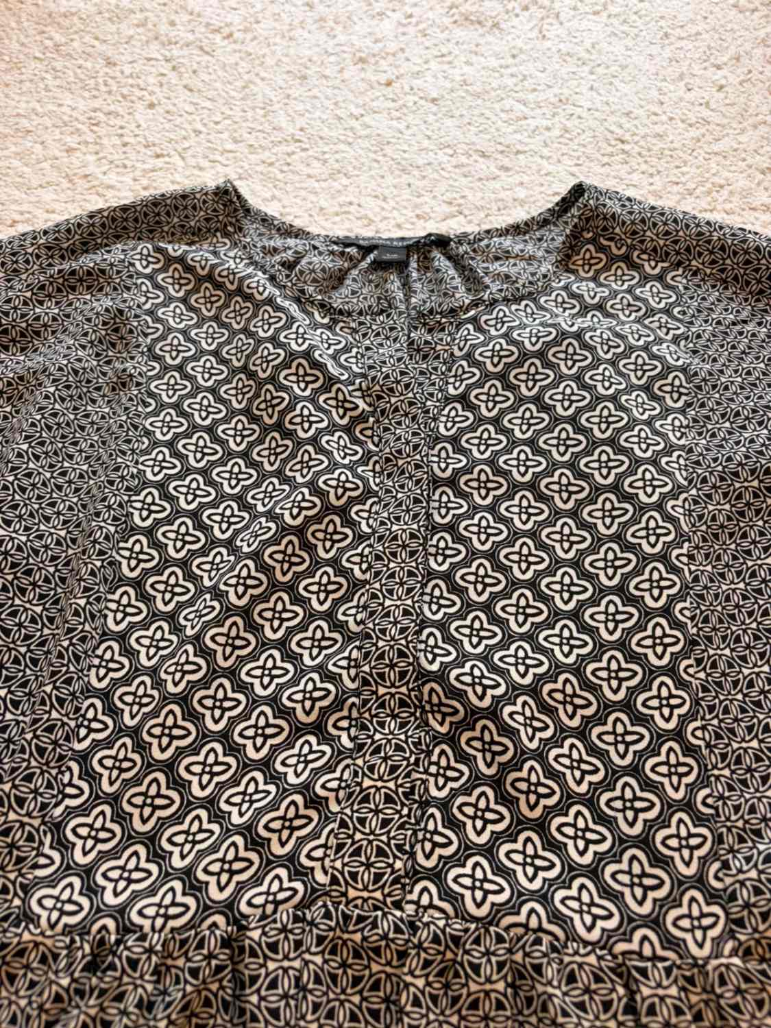 Blouse Banana Republic Noir/Blanc - Minimaliste & Polyvalente
