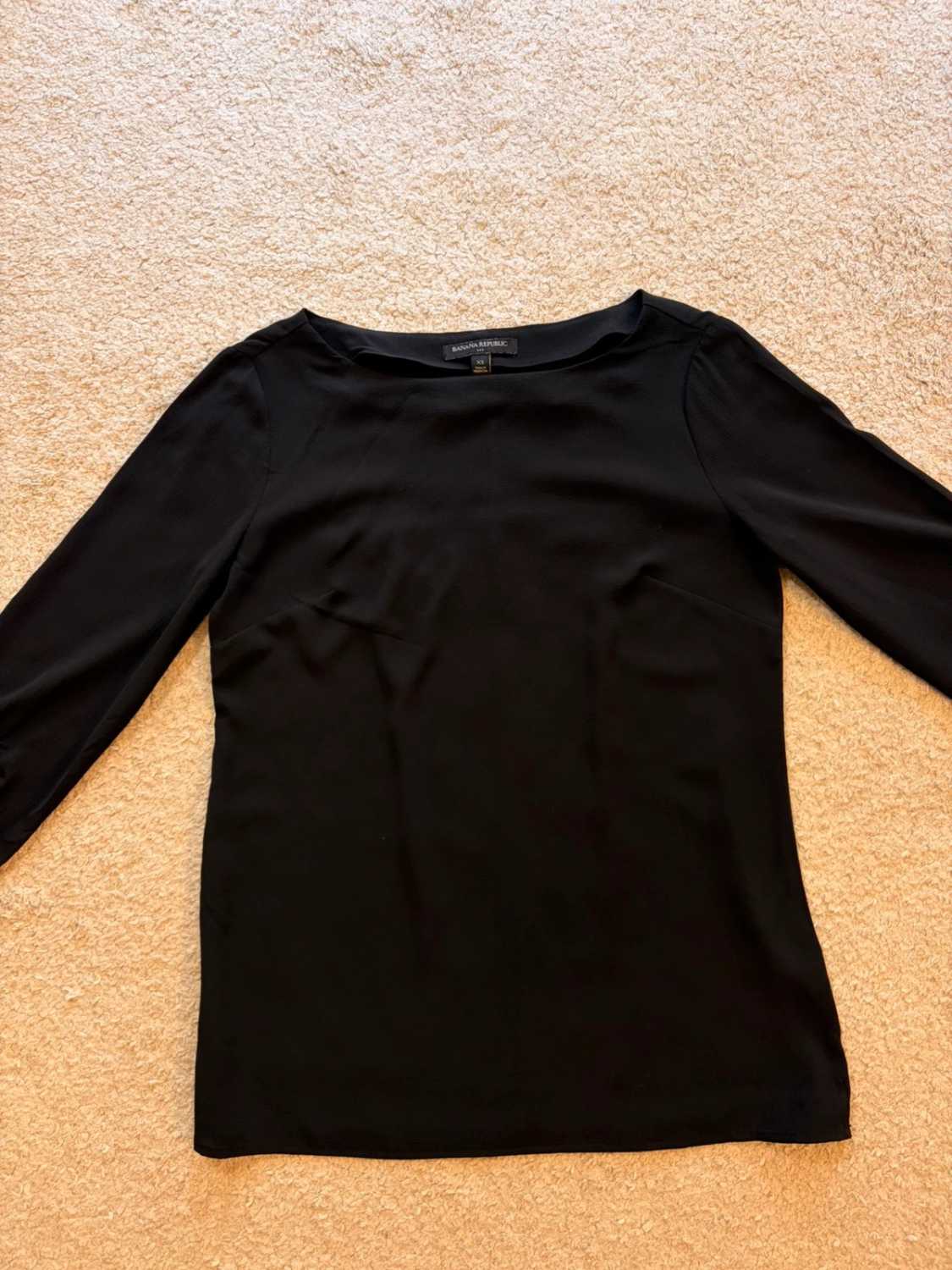 Blouse Banana Republic Noir - Épurée & Polyvalente