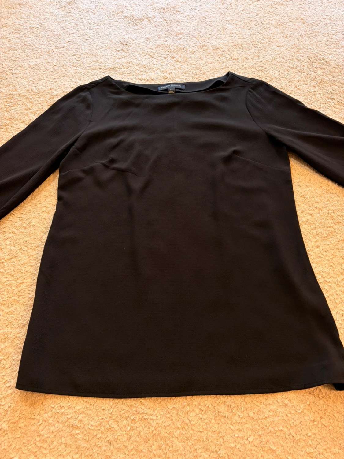 Blouse Banana Republic Noir - Épurée & Polyvalente