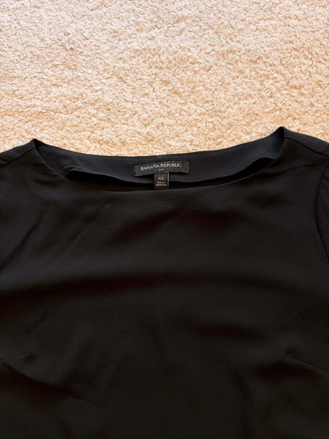Blouse Banana Republic Noir - Épurée & Polyvalente