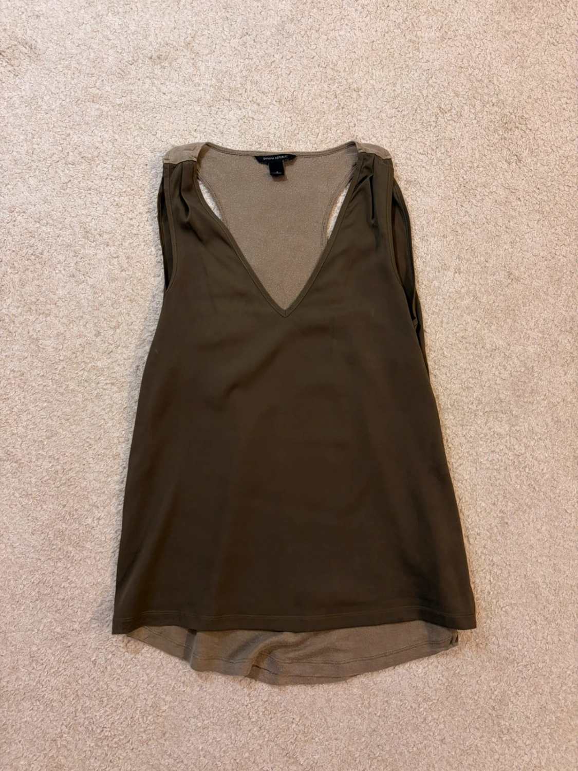 Blouse Banana Republic Sans Manches Kaki Lyocell - Écoresponsable & Élégante