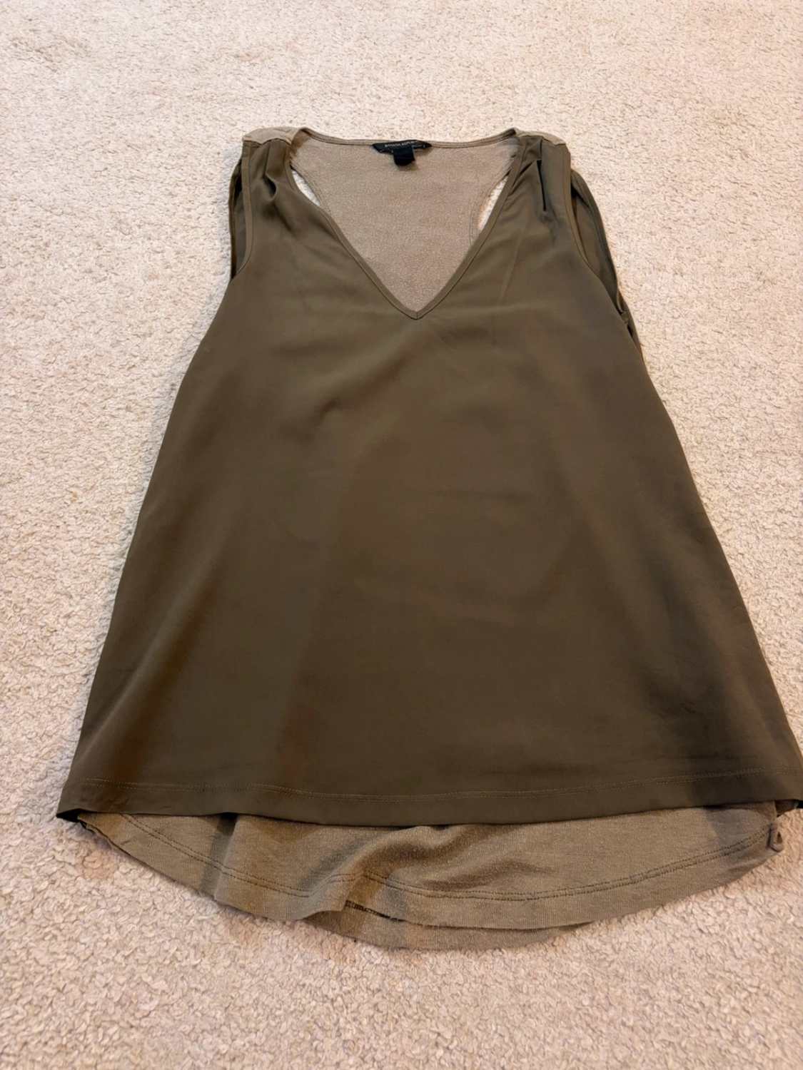 Blouse Banana Republic Sans Manches Kaki Lyocell - Écoresponsable & Élégante