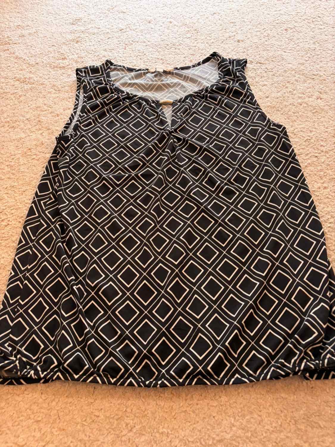 🤍 Blouse Banana Republic Sans Manches Noir/Blanc - Contraste & Élégance