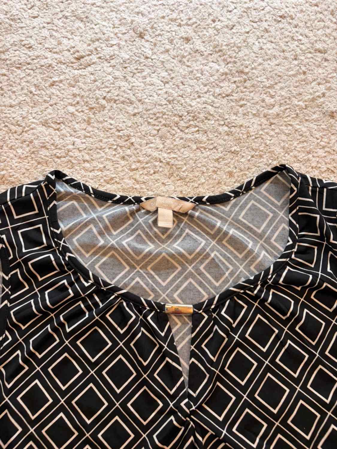 🤍 Blouse Banana Republic Sans Manches Noir/Blanc - Contraste & Élégance
