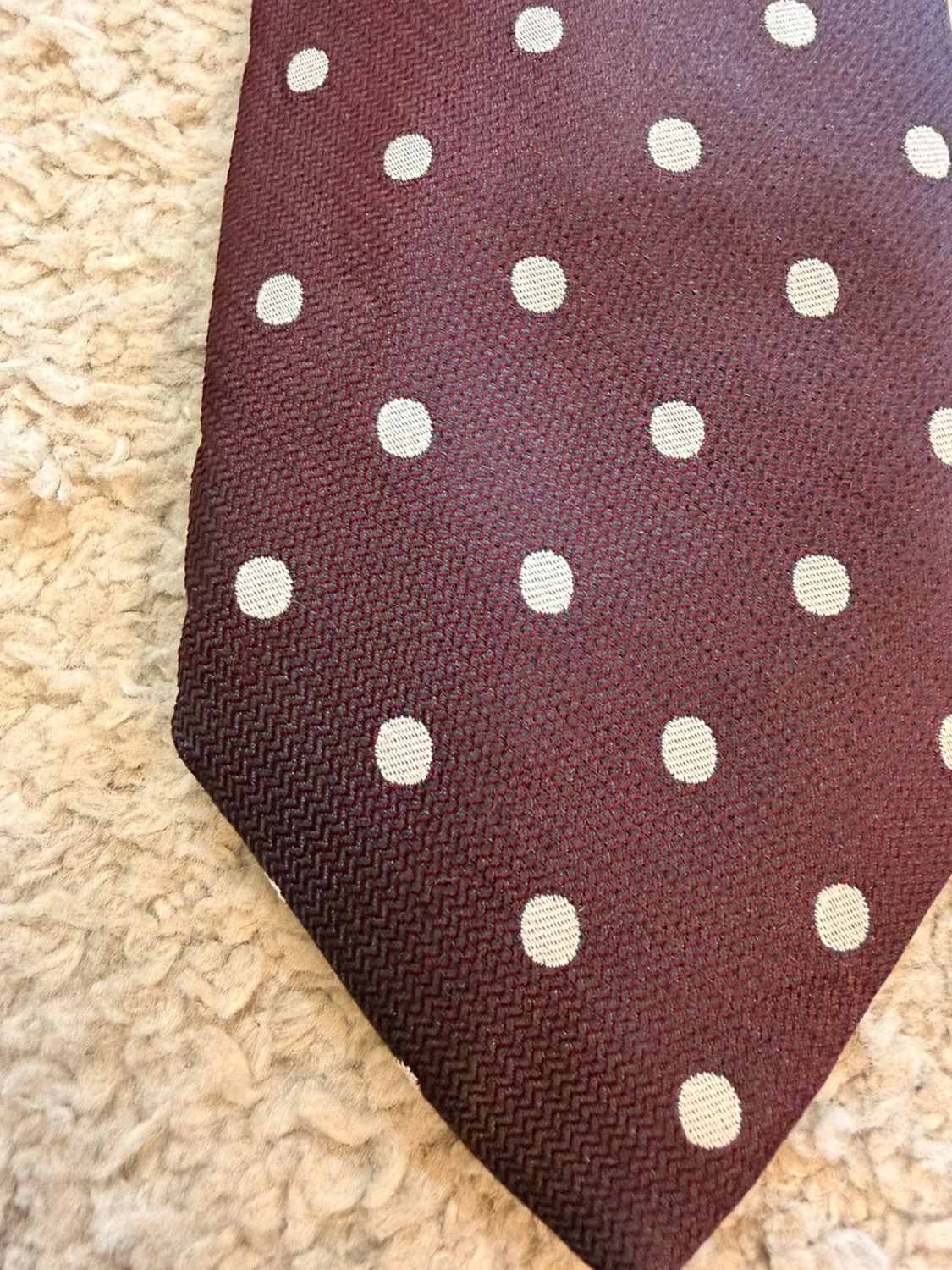 👔 Cravate Bordeaux a motif blanc