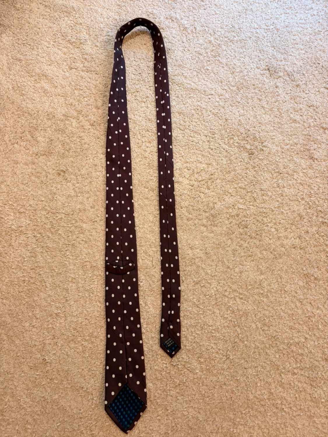 👔 Cravate Bordeaux a motif blanc