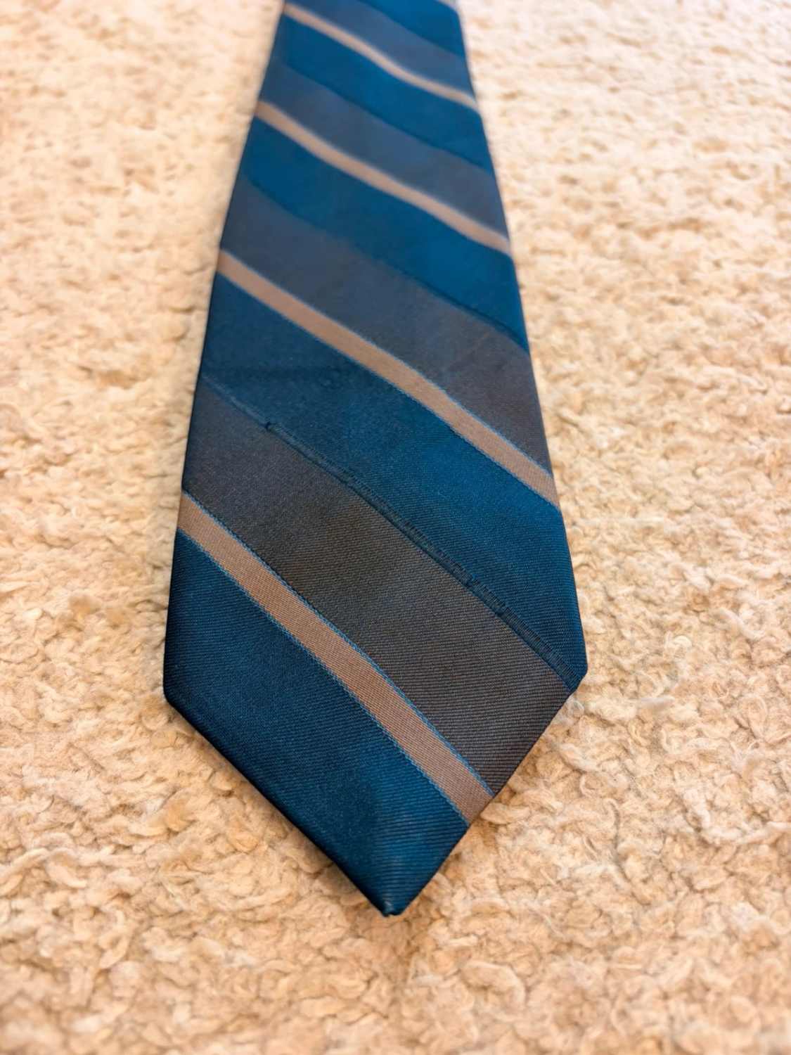 👔 Cravate Wembley - Rayures Bleu/Gris/Beige