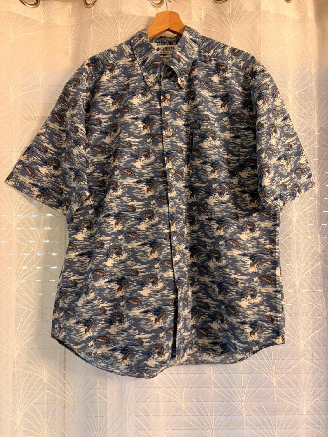 Camisa Columbia de manga corta azul con motivos de peces - M