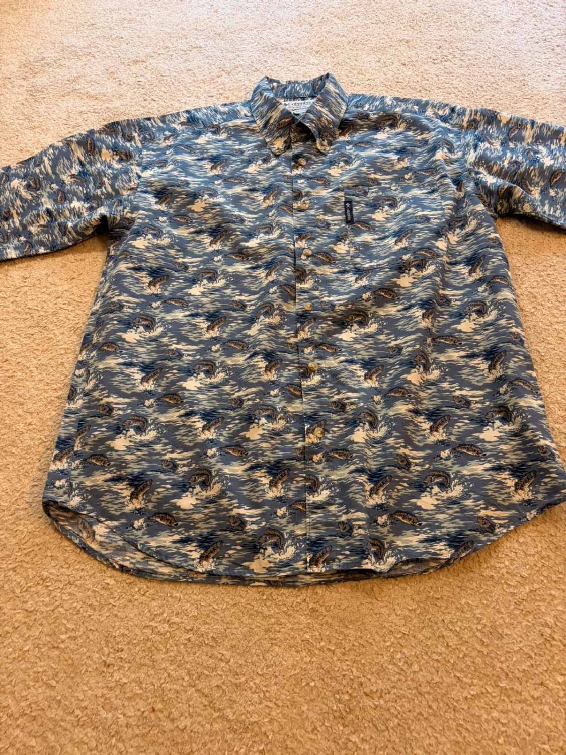 Camisa Columbia de manga corta azul con motivos de peces - M