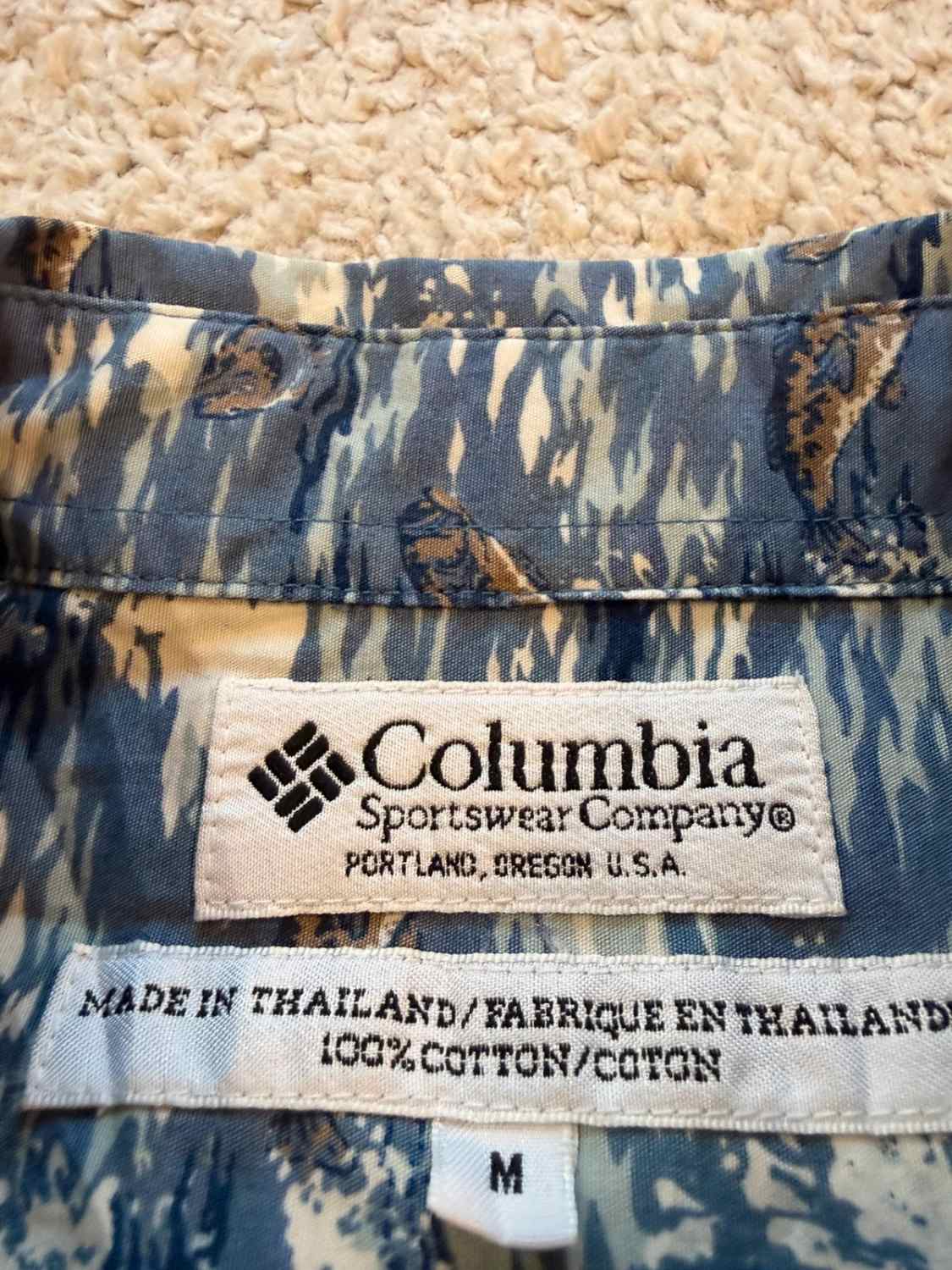 Camisa Columbia de manga corta azul con motivos de peces - M