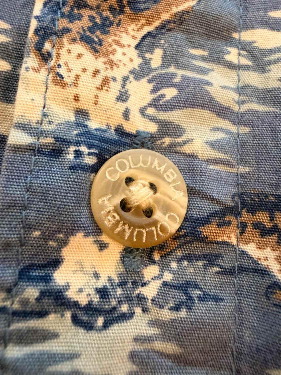Camisa Columbia de manga corta azul con motivos de peces - M