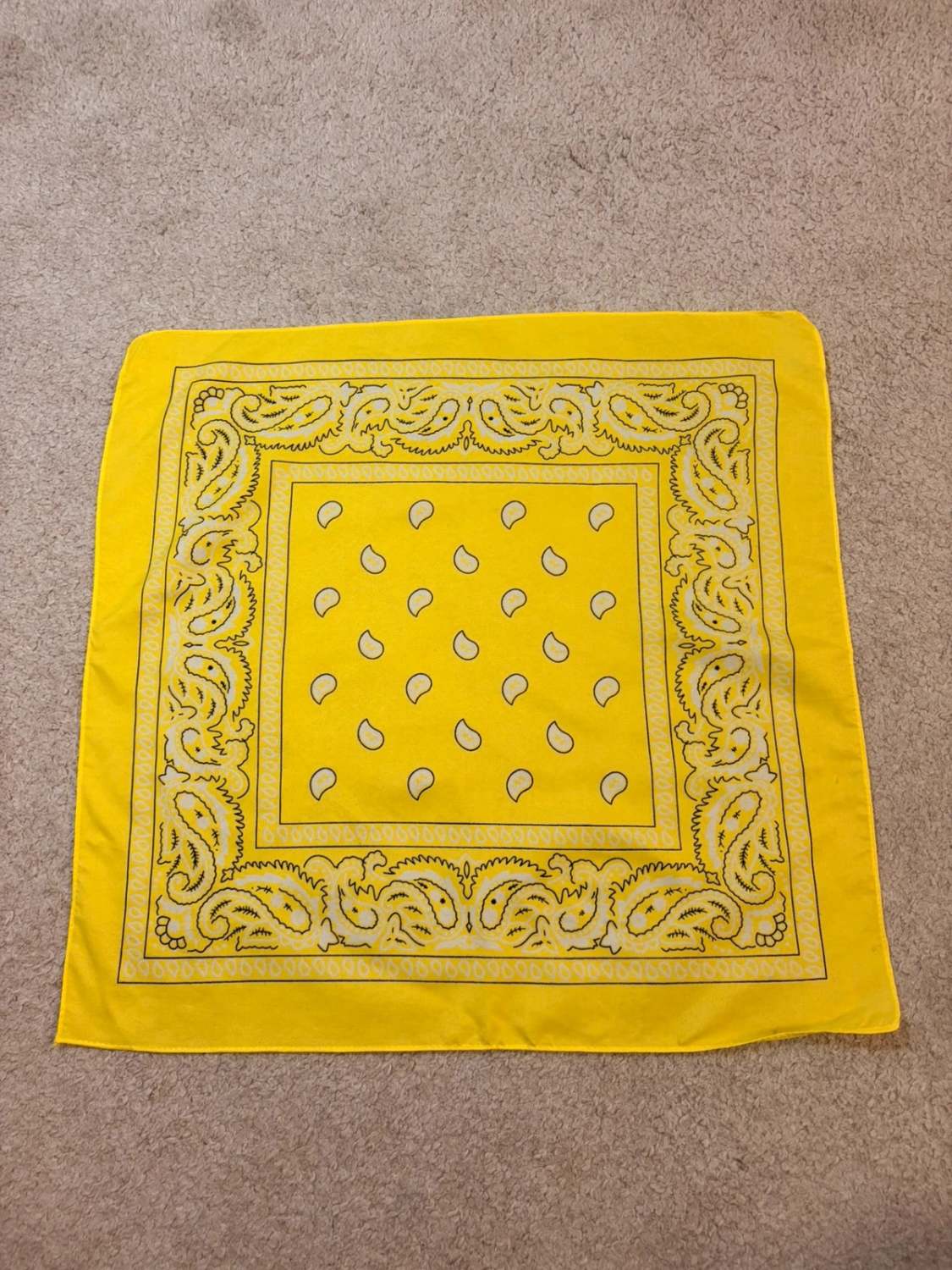 🧣 Bandana Jaune, Blanc & Noir - 54x55 cm