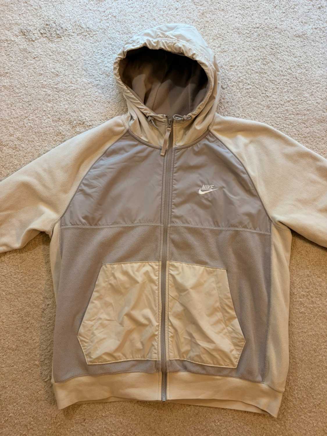 🧣🤍 Survêtement Nike Polaire Gris/Crème - Confort Chaud & Complet