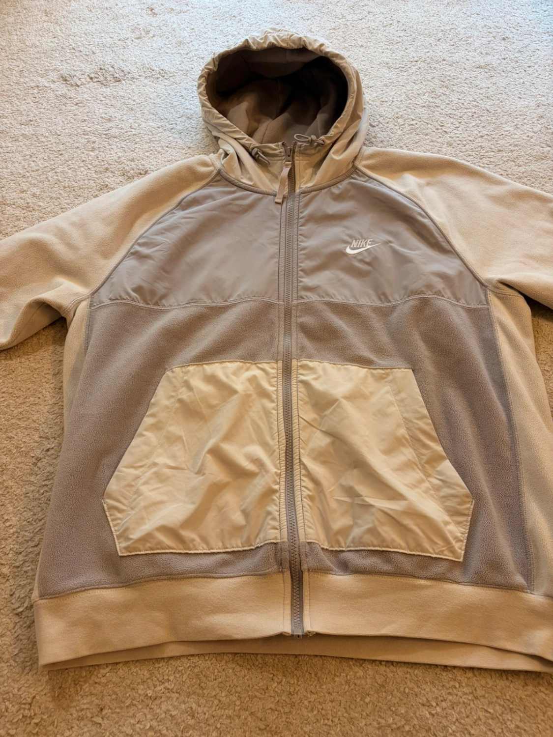 🧣🤍 Survêtement Nike Polaire Gris/Crème - Confort Chaud & Complet