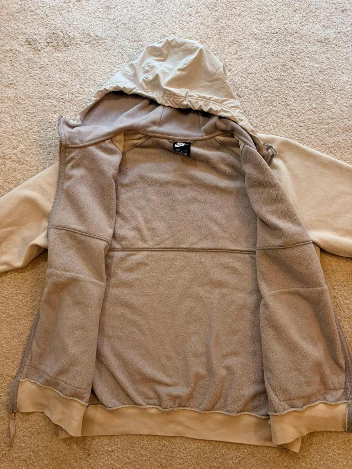 🧣🤍 Survêtement Nike Polaire Gris/Crème - Confort Chaud & Complet