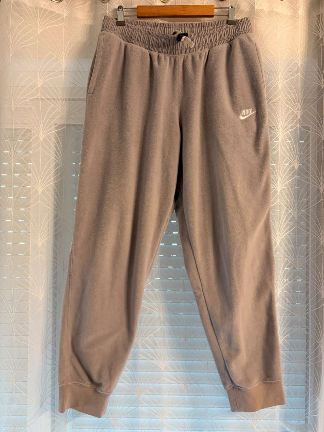 🧣🤍 Survêtement Nike Polaire Gris/Crème - Confort Chaud & Complet