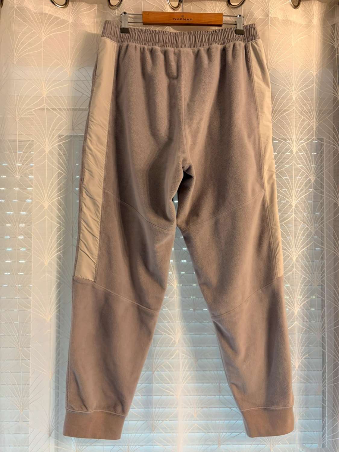 🧣🤍 Survêtement Nike Polaire Gris/Crème - Confort Chaud & Complet