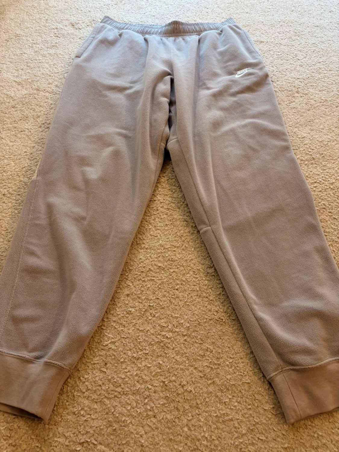 🧣🤍 Survêtement Nike Polaire Gris/Crème - Confort Chaud & Complet
