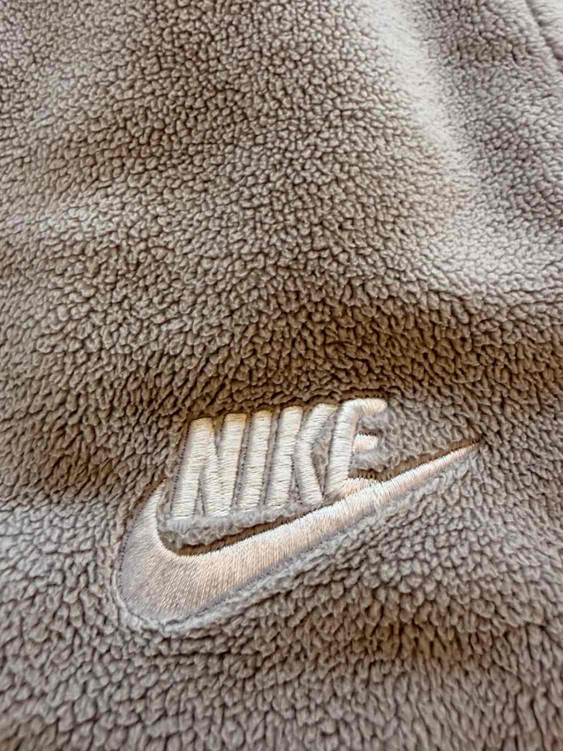 🧣🤍 Survêtement Nike Polaire Gris/Crème - Confort Chaud & Complet