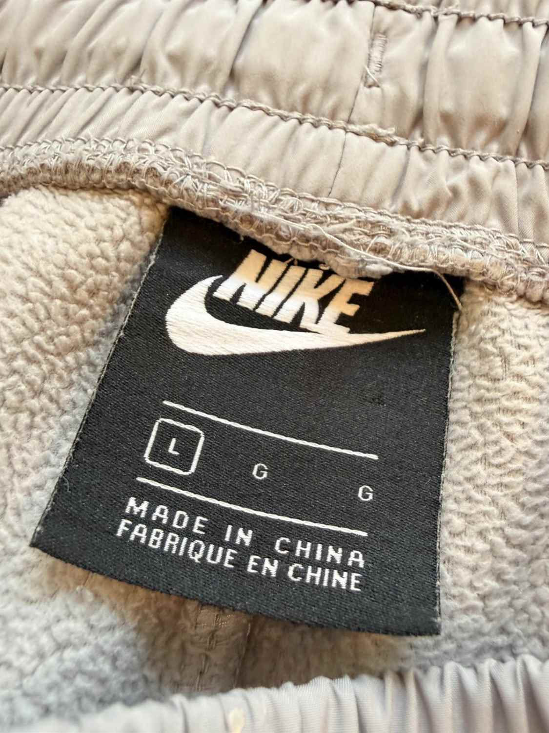 🧣🤍 Survêtement Nike Polaire Gris/Crème - Confort Chaud & Complet