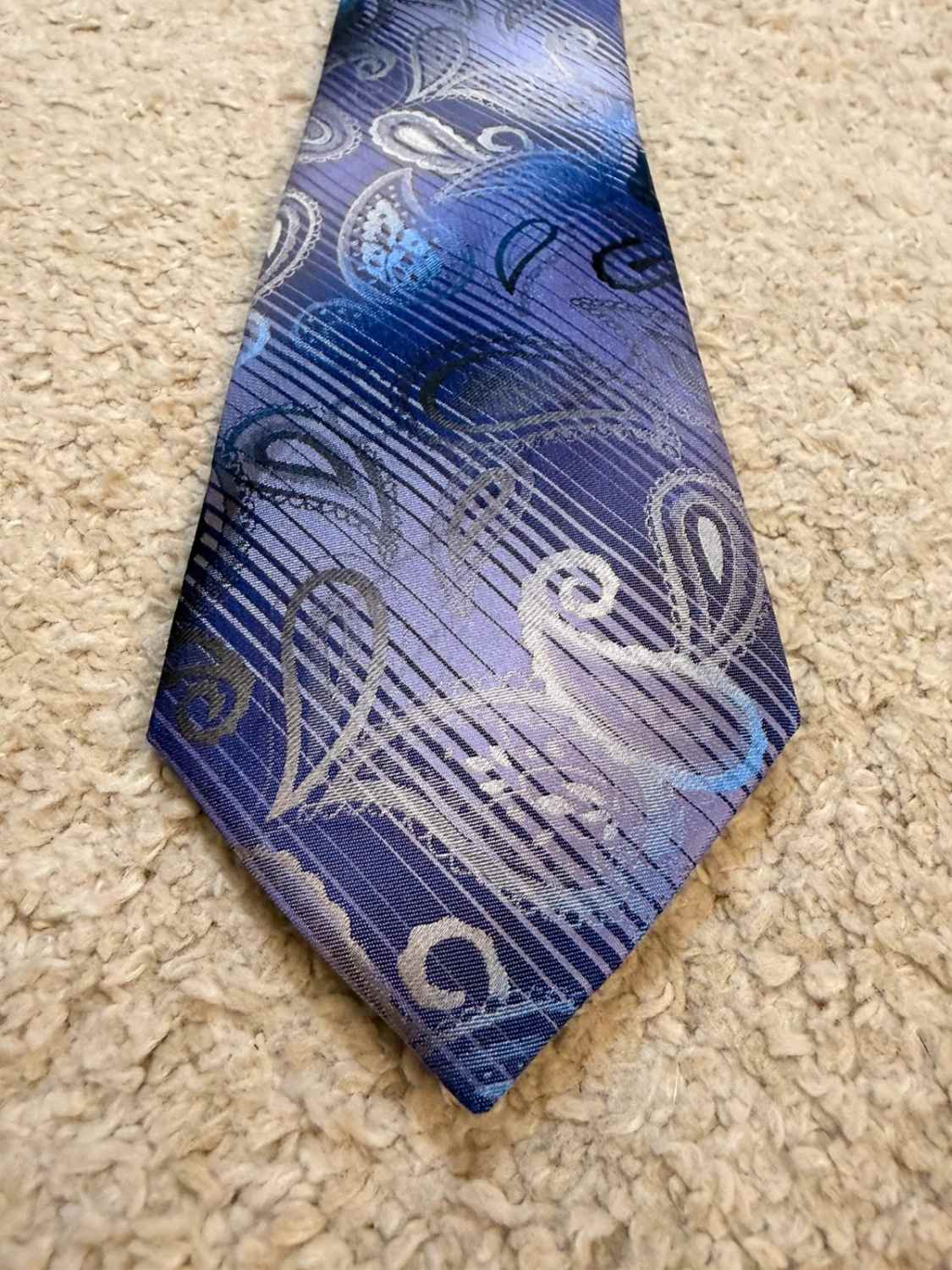 👔 Cravate Van Heusen - Soie - Rayures Violettes