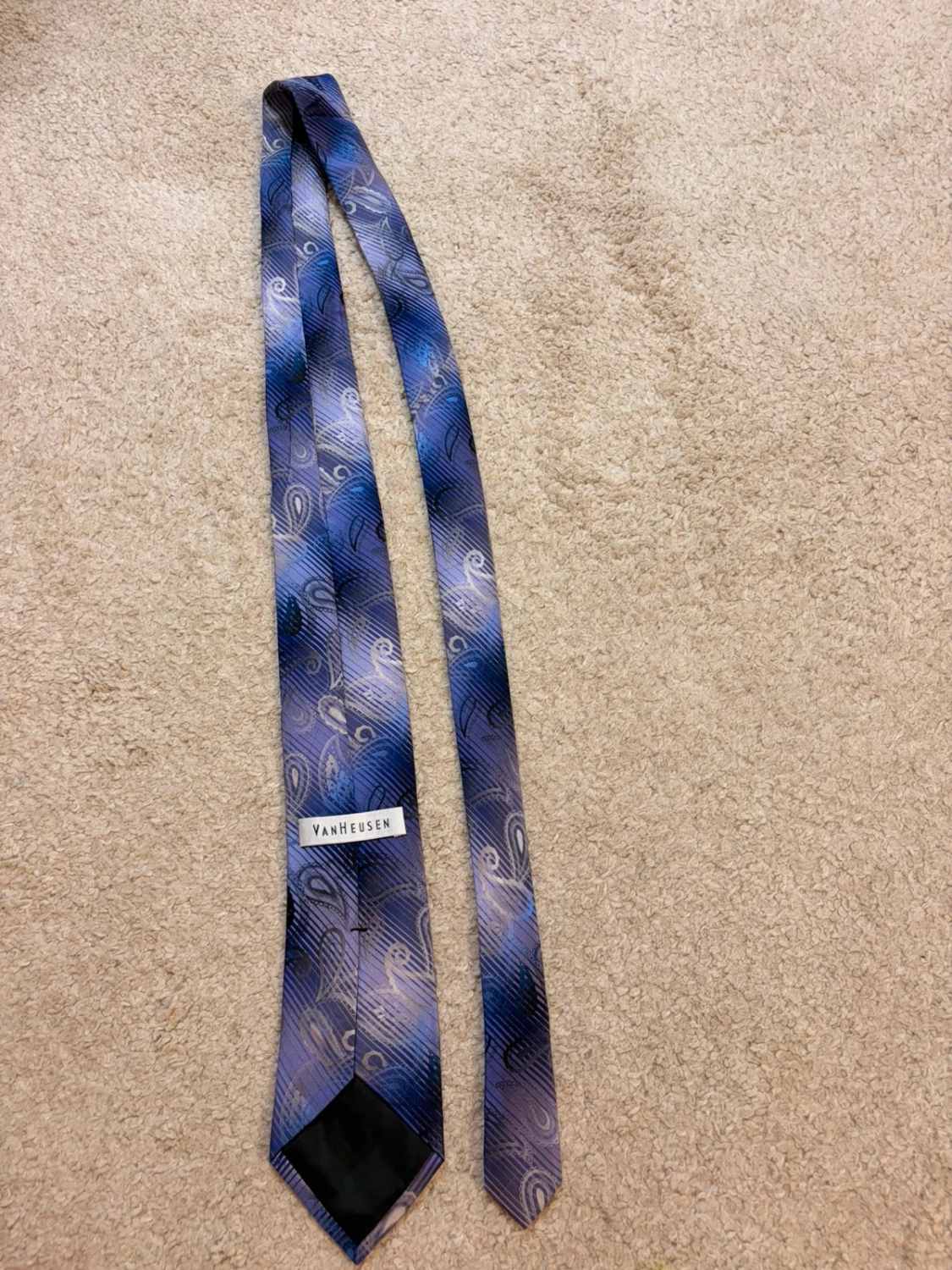 👔 Cravate Van Heusen - Soie - Rayures Violettes
