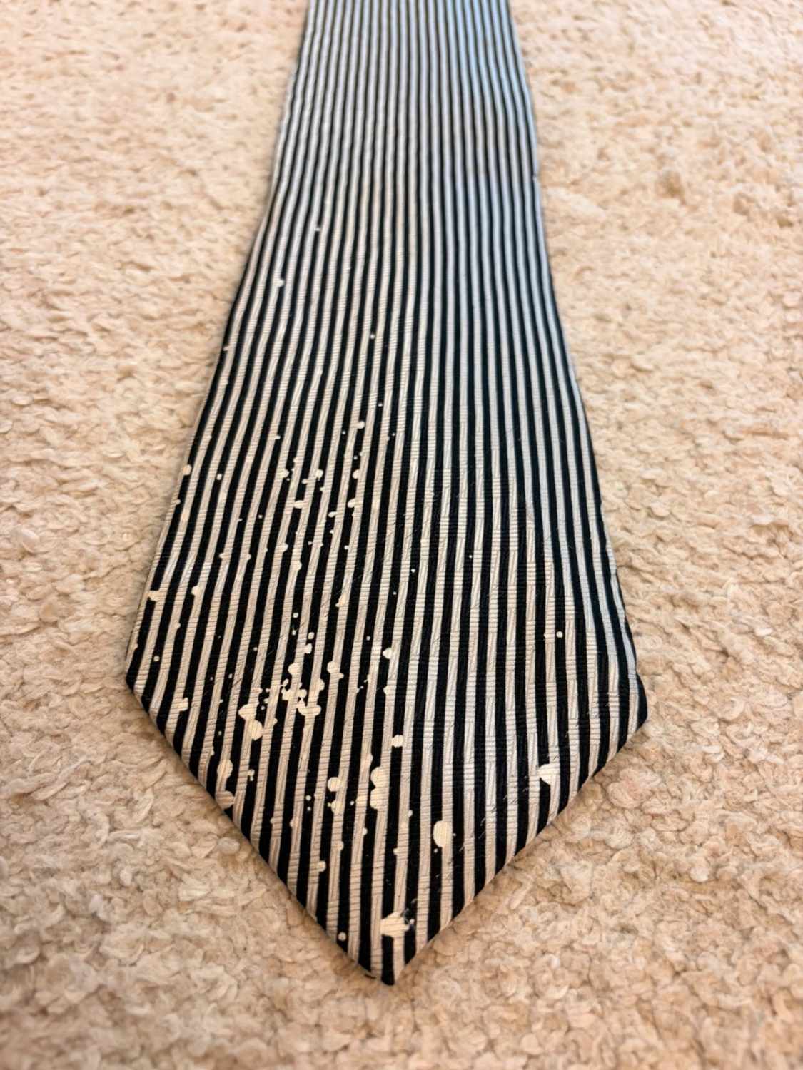 👔 Cravate Soie Kenneth Cole - Rayures Noir & Blanc
