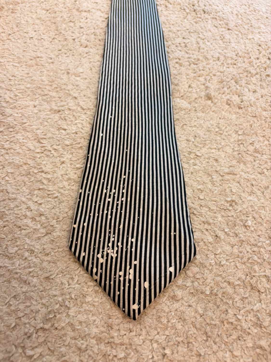 👔 Cravate Soie Kenneth Cole - Rayures Noir & Blanc