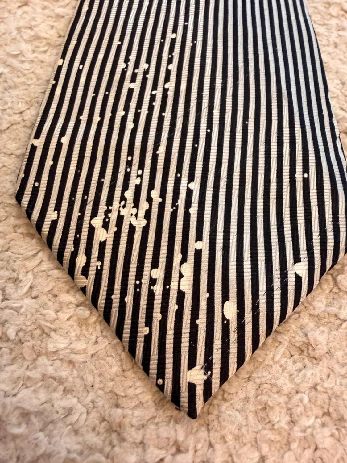 👔 Cravate Soie Kenneth Cole - Rayures Noir & Blanc