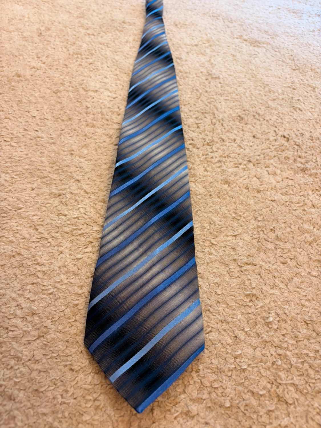 👔 Cravate Van Heusen Rayée - Soie Anti-taches