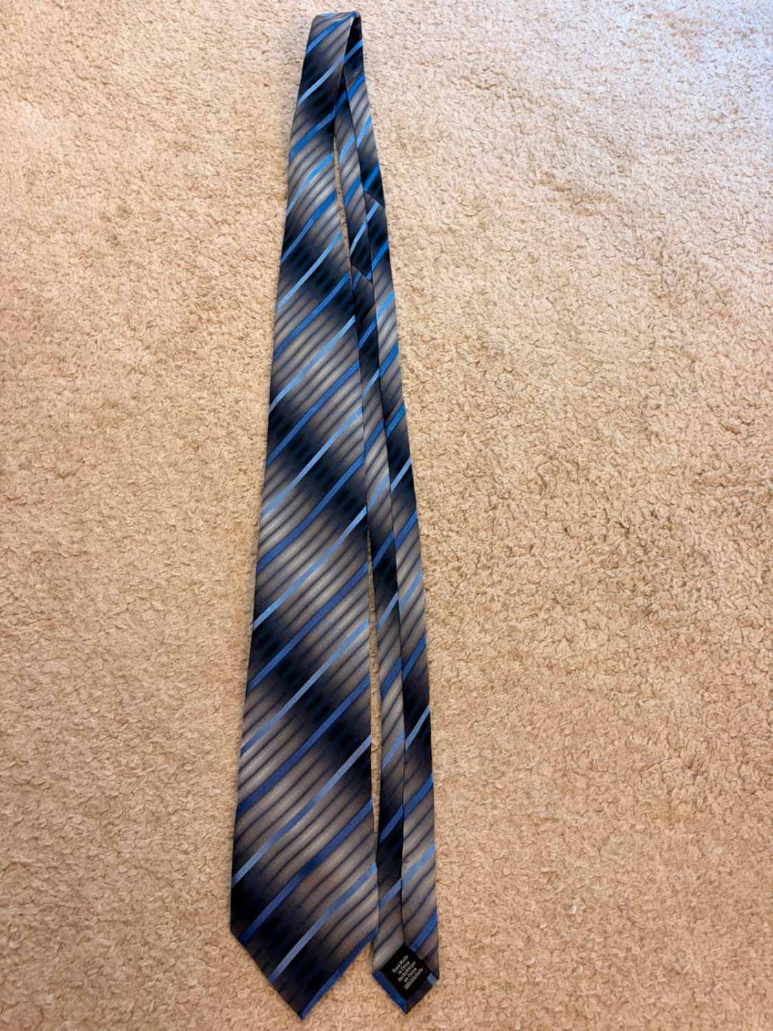 👔 Cravate Van Heusen Rayée - Soie Anti-taches